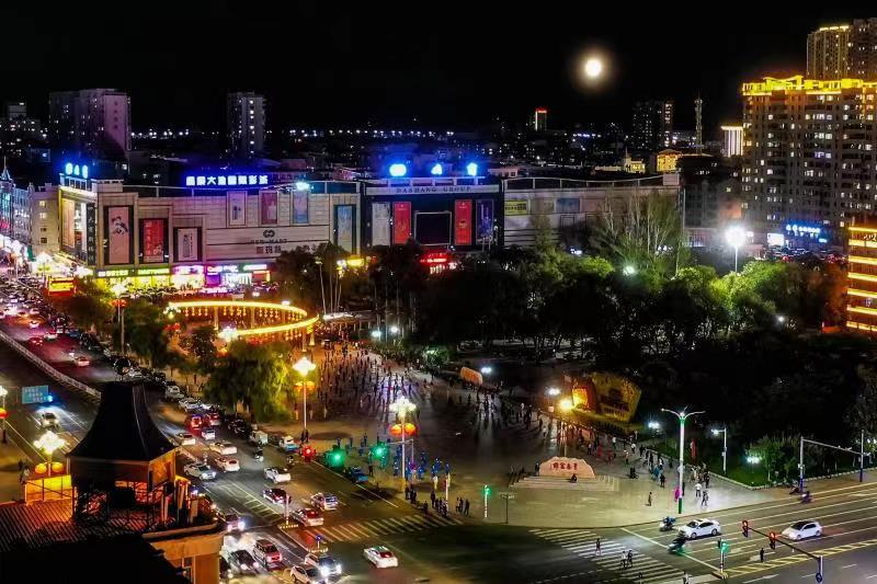 富錦老科協(xié)周占龍:月夜輝煌.jpg 富錦老科協(xié)周占龍:月夜輝煌.jpg