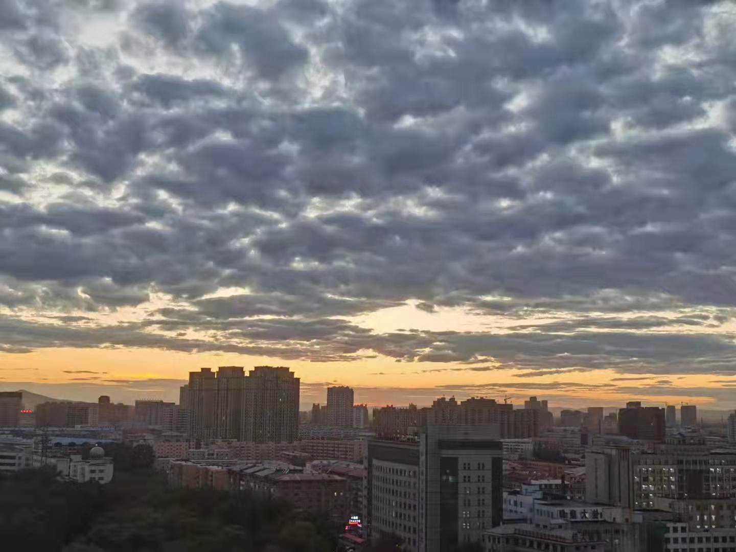 富錦市老科協(xié)朱福昌:風和日麗云生煙.jpg 富錦市老科協(xié)朱福昌:風和日麗云生煙.jpg